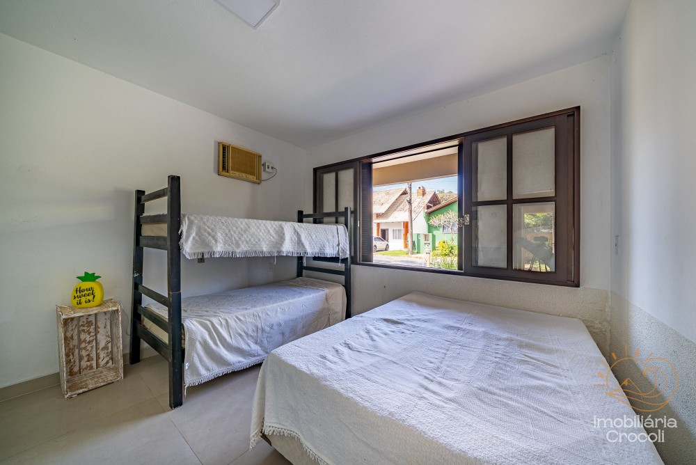 Casa em Bombas c/ 2 pavimentos a 100m mar
