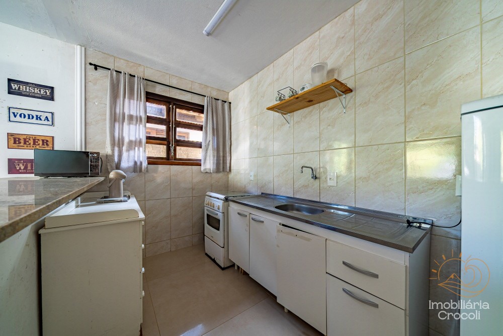 Casa em Bombas c/ 2 pavimentos a 100m mar