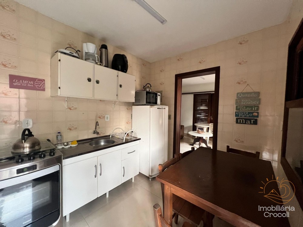 Casa em Bombas c/ 2 pavimentos a 100m mar