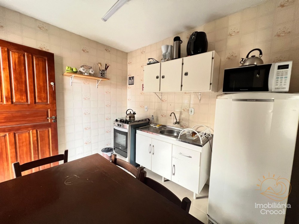 Casa em Bombas c/ 2 pavimentos a 100m mar